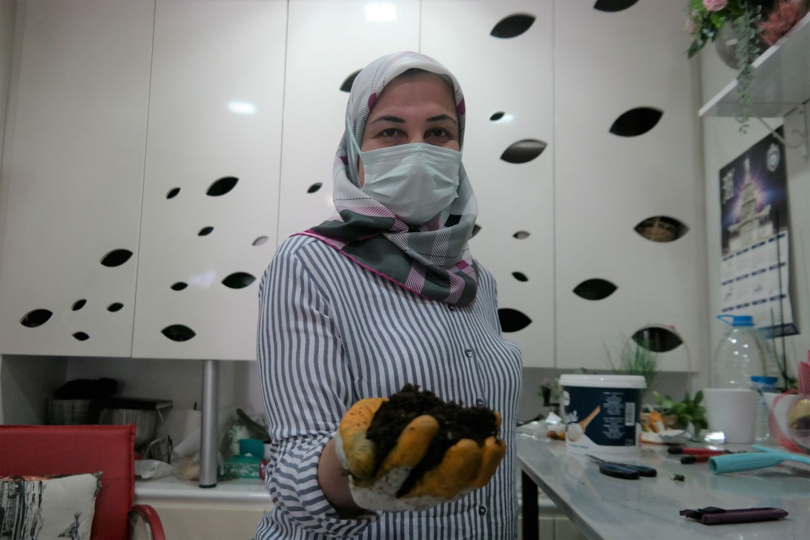 Ucuza satılan bitki toprakları sineklenme yapıyor